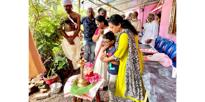 സിപിഎം നേതാക്കളുടെ ഭീഷണിയാൽ ആത്മഹത്യ ചെയ്ത ബാബുവിന്റെ സഞ്ചയന കർമ്മങ്ങൾ ഇന്ന് നടന്നു സിപിഎം നേതാക്കളുടെ ഭീഷണിയാൽ ആത്മഹത്യ ചെയ്ത ബാബുവിന്റെ സഞ്ചയന കർമ്മങ്ങൾ ഇന്ന് നടന്നു