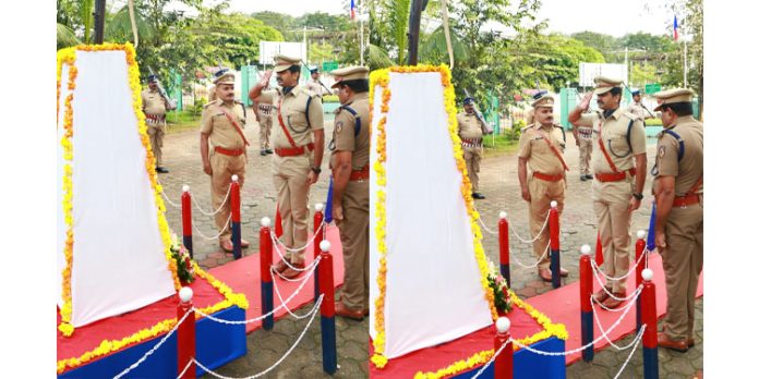 ജില്ലാ പോലീസ് ആസ്ഥാനത്ത് പോലീസ് അനുസ്മരണദിനം ആചരിച്ചു ജില്ലാ പോലീസ് ആസ്ഥാനത്ത് പോലീസ് അനുസ്മരണദിനം ആചരിച്ചു