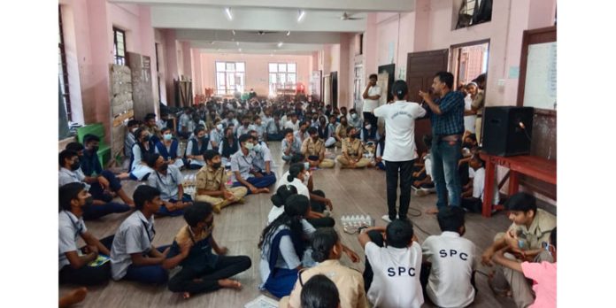 എൽ ഇ ഡി ബൾബ് നിർമ്മാണ ശില്പശാല സംഘടിപ്പിച്ചു എൽ ഇ ഡി ബൾബ് നിർമ്മാണ ശില്പശാല സംഘടിപ്പിച്ചു