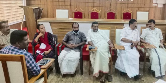 ശബരിമല തീര്ഥാടനം : പത്തനംതിട്ട ഇടത്താവളത്തില് സൗകര്യങ്ങള് ഒരുക്കും ശബരിമല തീര്ഥാടനം : പത്തനംതിട്ട ഇടത്താവളത്തില് സൗകര്യങ്ങള് ഒരുക്കും