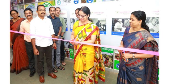 ഗാന്ധി സ്മൃതി ചിത്രപ്രദര്ശനത്തിന് തുടക്കമായി ഗാന്ധി സ്മൃതി ചിത്രപ്രദര്ശനത്തിന് തുടക്കമായി