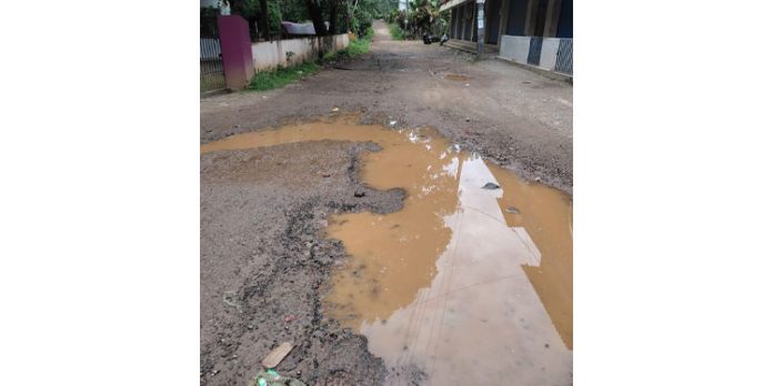 ചെങ്ങറ സഹകരണ മെമ്മോറിയൽ റോഡ് സഞ്ചാര യോഗ്യമാക്കണമെന്ന ആവശ്യം ശക്തമാകുന്നു ചെങ്ങറ സഹകരണ മെമ്മോറിയൽ റോഡ് സഞ്ചാര യോഗ്യമാക്കണമെന്ന ആവശ്യം ശക്തമാകുന്നു