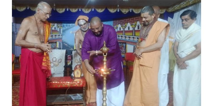 ലോകസമാധാനം ഓരോ കുടുംബങ്ങളിൽ നിന്നും സൃഷ്ടിക്കപെടണം : പരമേശ്വര ബ്രഹ്മാനന്ദ തീർത്ഥ സാമിയാർ ലോകസമാധാനം ഓരോ കുടുംബങ്ങളിൽ നിന്നും സൃഷ്ടിക്കപെടണം : പരമേശ്വര ബ്രഹ്മാനന്ദ തീർത്ഥ സാമിയാർ