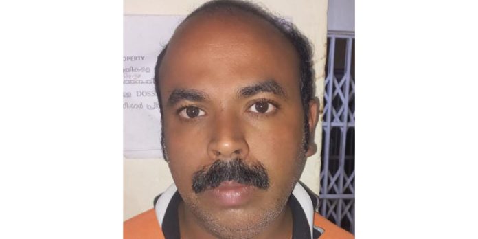 പിതാവിനെ പരിചരിക്കാനെത്തി വീട്ടമ്മയുടെ സ്വർണവും പണവും കവർന്നു ; പുരുഷ നഴ്സ് അറസ്റ്റിൽ പിതാവിനെ പരിചരിക്കാനെത്തി വീട്ടമ്മയുടെ സ്വർണവും പണവും കവർന്നു ; പുരുഷ നഴ്സ് അറസ്റ്റിൽ