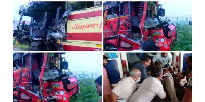അമിതവേഗത്തിലെത്തിയ ടൂറിസ്റ്റ് ബസ് മറ്റ് വാഹനങ്ങള്ക്കും ഭീതിയുണ്ടാക്കിയെന്ന് ദൃക്സാക്ഷി അമിതവേഗത്തിലെത്തിയ ടൂറിസ്റ്റ് ബസ് മറ്റ് വാഹനങ്ങള്ക്കും ഭീതിയുണ്ടാക്കിയെന്ന് ദൃക്സാക്ഷി