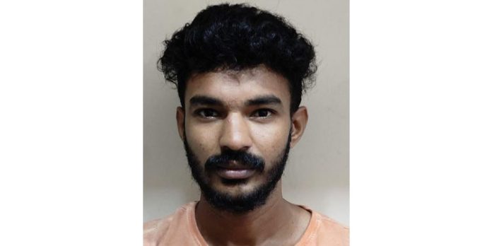 ലഹരിവേട്ട തുടരുന്നു : പോലീസ് വലയിൽ കുരുങ്ങിയത് എം ഡി എം എ വില്പനസംഘത്തിലെ പ്രധാനകണ്ണി ലഹരിവേട്ട തുടരുന്നു : പോലീസ് വലയിൽ കുരുങ്ങിയത് എം ഡി എം എ വില്പനസംഘത്തിലെ പ്രധാനകണ്ണി
