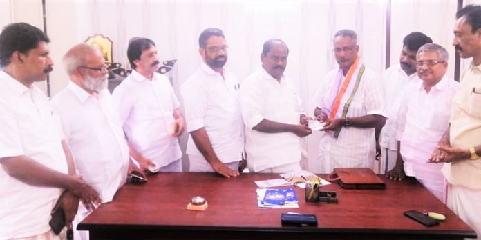 50 ഓളം പ്രവര്ത്തകര് കോണ്ഗ്രസില് ചേര്ന്നു 50 ഓളം പ്രവര്ത്തകര് കോണ്ഗ്രസില് ചേര്ന്നു