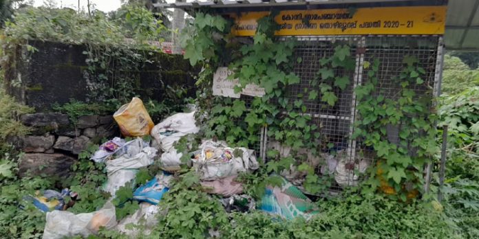 കോന്നി ഗ്രാമ പഞ്ചായത്തിന്റെ മിനി എം സി എഫ് നാട്ടുകാർക്ക് തലവേദന സൃഷ്ടിക്കുന്നു കോന്നി ഗ്രാമ പഞ്ചായത്തിന്റെ മിനി എം സി എഫ് നാട്ടുകാർക്ക് തലവേദന സൃഷ്ടിക്കുന്നു
