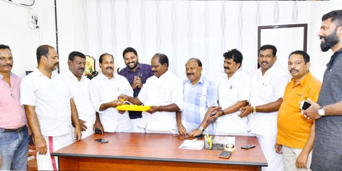 എ.ഐ.സി.സി പ്രസിഡന്റ് തെരഞ്ഞെടുപ്പ് ജനാധിപത്യത്തിന്റെ മഹനീയ മാതൃക : പ്രൊഫ. സതീഷ് കൊച്ചുപറമ്പില് എ.ഐ.സി.സി പ്രസിഡന്റ് തെരഞ്ഞെടുപ്പ് ജനാധിപത്യത്തിന്റെ മഹനീയ മാതൃക : പ്രൊഫ. സതീഷ് കൊച്ചുപറമ്പില്