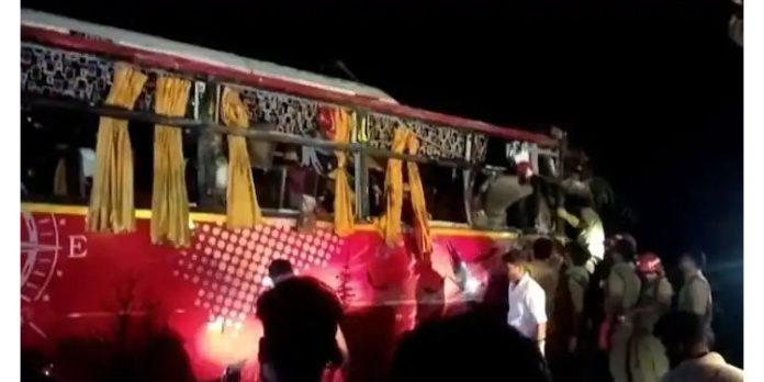 വടക്കാഞ്ചേരി അപകടം : അനുശോചിച്ച് രാഷ്ട്രപതിയും പ്രധാനമന്ത്രിയും – സഹായധനം പ്രഖ്യാപിച്ചു വടക്കാഞ്ചേരി അപകടം : അനുശോചിച്ച് രാഷ്ട്രപതിയും പ്രധാനമന്ത്രിയും – സഹായധനം പ്രഖ്യാപിച്ചു