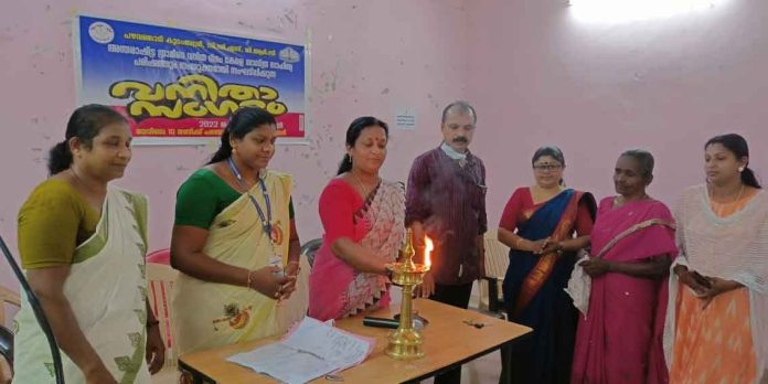 കുടുംബശ്രീ അംഗങ്ങളെ ആദരിച്ചു കുടുംബശ്രീ അംഗങ്ങളെ ആദരിച്ചു