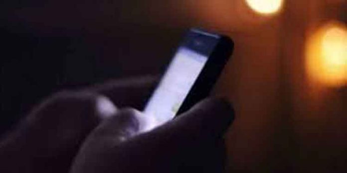 മുഖംമൂടി ധാരിയുടെ ആക്രമണം : പുതുശ്ശേരിമലയിൽ വീട്ടമ്മയുടെ മൊബൈൽ ഫോൺ കവർന്നു മുഖംമൂടി ധാരിയുടെ ആക്രമണം : പുതുശ്ശേരിമലയിൽ വീട്ടമ്മയുടെ മൊബൈൽ ഫോൺ കവർന്നു