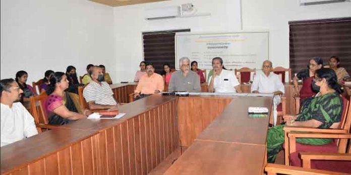 ശാസ്ത്രസംവർദ്ധിനി കേന്ദ്രത്തിന്റെ പ്രവർത്തനങ്ങൾ പി. ജി. /ഗവേഷണ പ്രോഗ്രാമുകളിലേയ്ക്ക് വ്യാപിപ്പിക്കും : പ്രൊഫ. എം. വി. നാരായണൻ ശാസ്ത്രസംവർദ്ധിനി കേന്ദ്രത്തിന്റെ പ്രവർത്തനങ്ങൾ പി. ജി. /ഗവേഷണ പ്രോഗ്രാമുകളിലേയ്ക്ക് വ്യാപിപ്പിക്കും : പ്രൊഫ. എം. വി. നാരായണൻ