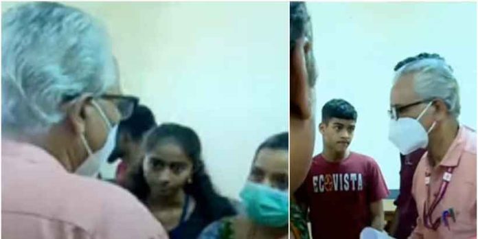 വിദ്യാര്ത്ഥിയെ അപമാനിച്ചു : വിക്ടോറിയ കോളേജില് അധ്യാപകനെ ക്ലാസ് മുറിയില് പൂട്ടിയിട്ട് പ്രതിഷേധം വിദ്യാര്ത്ഥിയെ അപമാനിച്ചു : വിക്ടോറിയ കോളേജില് അധ്യാപകനെ ക്ലാസ് മുറിയില് പൂട്ടിയിട്ട് പ്രതിഷേധം