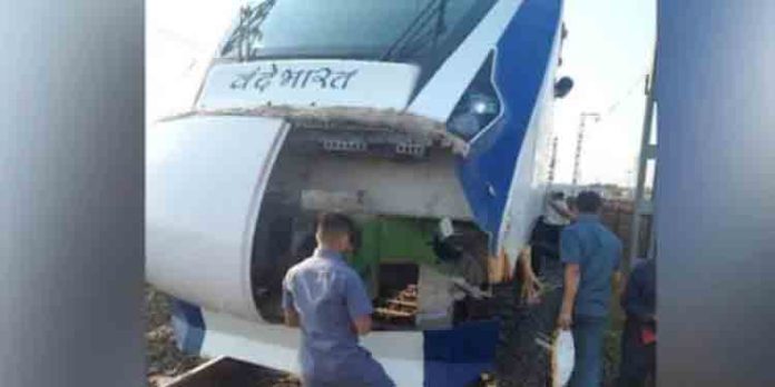 കന്നുകാലികളുമായി കൂട്ടിയിടിച്ച് വന്ദേഭാരത് എക് സ്പ്രസ് ; ഇത് നാലാം തവണ കന്നുകാലികളുമായി കൂട്ടിയിടിച്ച് വന്ദേഭാരത് എക് സ്പ്രസ് ; ഇത് നാലാം തവണ