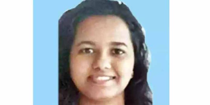 മലവെള്ളപ്പാച്ചിലില് ഒഴുക്കില്പ്പെട്ട യുവതിക്ക് ദാരുണാന്ത്യം ; മരിച്ചത് ആലപ്പുഴ സ്വദേശി ആര്ഷ(24) മലവെള്ളപ്പാച്ചിലില് ഒഴുക്കില്പ്പെട്ട യുവതിക്ക് ദാരുണാന്ത്യം ; മരിച്ചത് ആലപ്പുഴ സ്വദേശി ആര്ഷ(24)