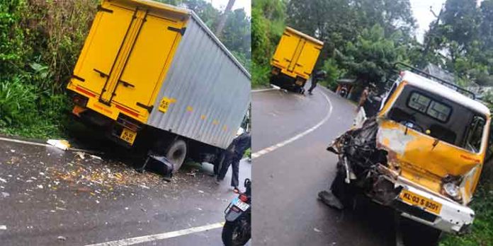 തണ്ണിത്തോട് എലിമുള്ളുംപ്ലാക്കലിൽ മിനി ലോറിയും പിക്കപ്പും കൂട്ടിയിടിച്ചു തണ്ണിത്തോട് എലിമുള്ളുംപ്ലാക്കലിൽ മിനി ലോറിയും പിക്കപ്പും കൂട്ടിയിടിച്ചു
