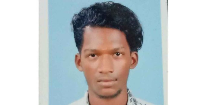 കൊടുമണ്ണില് യുവാവിന്റെ മൃതദേഹം തോട്ടില് കണ്ടെത്തി കൊടുമണ്ണില് യുവാവിന്റെ മൃതദേഹം തോട്ടില് കണ്ടെത്തി