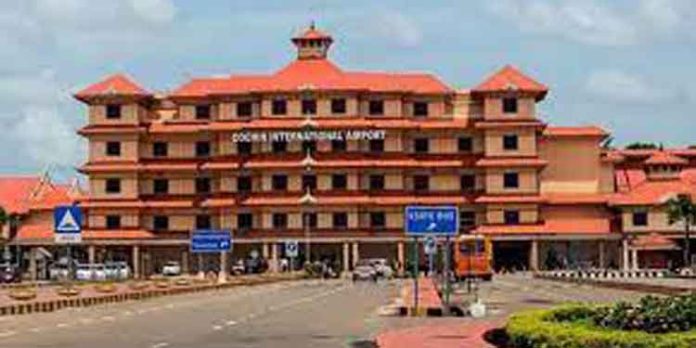 വിമാനത്താവളത്തില് തമാശയാണെങ്കിലും ഇങ്ങനെയൊന്നും പറയരുത്, പണി കിട്ടും ; മുന്നറിയിപ്പുമായി പോലീസ് വിമാനത്താവളത്തില് തമാശയാണെങ്കിലും ഇങ്ങനെയൊന്നും പറയരുത്, പണി കിട്ടും ; മുന്നറിയിപ്പുമായി പോലീസ്