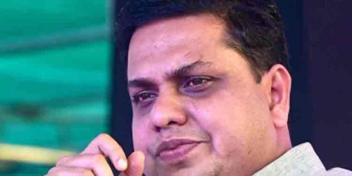സ്പീക്കർ എ എൻ ഷംസീറിനും യൂത്ത് ലീഗിനും എതിരെ കൊലവിളി മുദ്രാവാക്യവുമായി സംഘപരിവാർ സ്പീക്കർ എ എൻ ഷംസീറിനും യൂത്ത് ലീഗിനും എതിരെ കൊലവിളി മുദ്രാവാക്യവുമായി സംഘപരിവാർ
