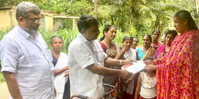 ലഹരിവിരുദ്ധ പ്രചരണ പരിപാടിയുടെ ഭാഗമായി വലഞ്ചുഴി, കല്ലറക്കടവ് പ്രദേശങ്ങളിലെ മുന്നൂറോളം വീടുകളിൽ ലഘുലേഖകൾ വിതരണം ചെയ്തു ലഹരിവിരുദ്ധ പ്രചരണ പരിപാടിയുടെ ഭാഗമായി വലഞ്ചുഴി, കല്ലറക്കടവ് പ്രദേശങ്ങളിലെ മുന്നൂറോളം വീടുകളിൽ ലഘുലേഖകൾ വിതരണം ചെയ്തു