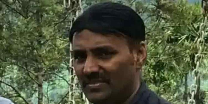 വ്യാപാരി അഷ്റഫിനെ തട്ടിക്കൊണ്ടു പോയ കേസിൽ രണ്ടു പ്രതികൾക്കെതിരെ ലുക്ക് ഔട്ട് നോട്ടീസ് വ്യാപാരി അഷ്റഫിനെ തട്ടിക്കൊണ്ടു പോയ കേസിൽ രണ്ടു പ്രതികൾക്കെതിരെ ലുക്ക് ഔട്ട് നോട്ടീസ്