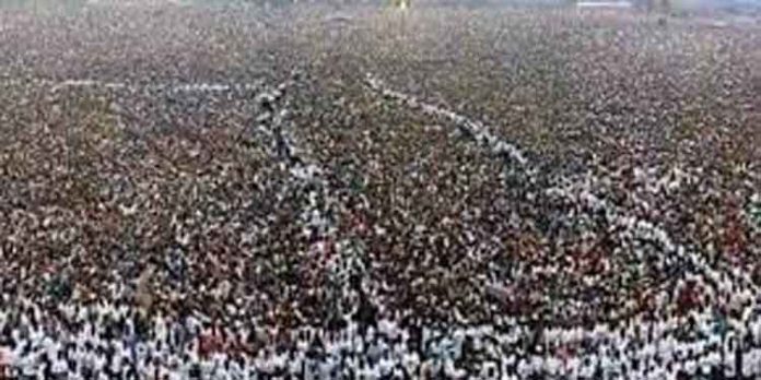 രാഹുൽ ഗാന്ധിയെ കാണാനെത്തിയവർ എന്ന് തള്ള് : പ്രചരിപ്പിച്ചത് നൈജീരിയയില് നിന്നുള്ള ചിത്രം രാഹുൽ ഗാന്ധിയെ കാണാനെത്തിയവർ എന്ന് തള്ള് : പ്രചരിപ്പിച്ചത് നൈജീരിയയില് നിന്നുള്ള ചിത്രം