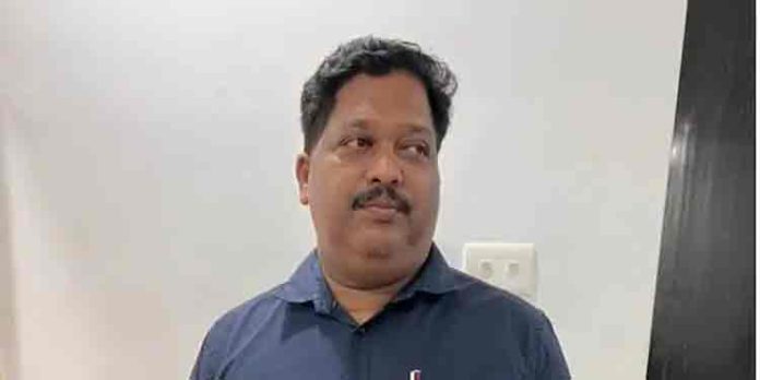 വിദേശമദ്യം വിൽക്കുന്നതിനിടെ സി പി എം അംഗം പിടിയിൽ വിദേശമദ്യം വിൽക്കുന്നതിനിടെ സി പി എം അംഗം പിടിയിൽ