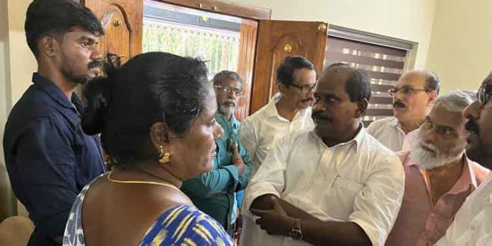 സിപിഎം പ്രദേശിക നേതാവ് സ്വന്തം വീട്ടില് നടത്തിയ കൂട്ടക്കൊലയെപ്പറ്റി സമഗ്രമായ അന്വേഷണം നടത്തണം : പ്രൊഫ. സതീഷ് കൊച്ചുപറമ്പില് സിപിഎം പ്രദേശിക നേതാവ് സ്വന്തം വീട്ടില് നടത്തിയ കൂട്ടക്കൊലയെപ്പറ്റി സമഗ്രമായ അന്വേഷണം നടത്തണം : പ്രൊഫ. സതീഷ് കൊച്ചുപറമ്പില്
