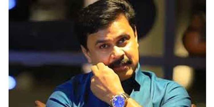 നടിയെ ആക്രമിച്ച കേസ് : വിചാരണക്കോടതി മാറ്റണമെന്നാവശ്യപ്പെട്ട് അതിജീവിത നല്കിയ ഹര്ജി സുപ്രീംകോടതി തള്ളി നടിയെ ആക്രമിച്ച കേസ് : വിചാരണക്കോടതി മാറ്റണമെന്നാവശ്യപ്പെട്ട് അതിജീവിത നല്കിയ ഹര്ജി സുപ്രീംകോടതി തള്ളി