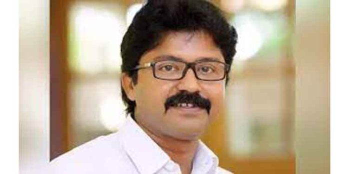 എൽദോസ് കുന്നപ്പിള്ളിയെ അറസ്റ്റ് ചെയ്യണമെന്ന് ആവശ്യപ്പെട്ട് ഡിവൈഎഫ്ഐ എൽദോസ് കുന്നപ്പിള്ളിയെ അറസ്റ്റ് ചെയ്യണമെന്ന് ആവശ്യപ്പെട്ട് ഡിവൈഎഫ്ഐ