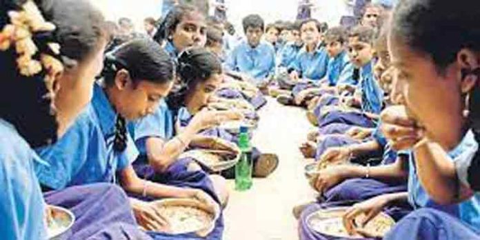 ഉച്ചഭക്ഷണ പദ്ധതി ; പാഴ്വാക്കായി വിദ്യാഭ്യാസ വകുപ്പിന്റെ ഉറപ്പ് ഉച്ചഭക്ഷണ പദ്ധതി ; പാഴ്വാക്കായി വിദ്യാഭ്യാസ വകുപ്പിന്റെ ഉറപ്പ്