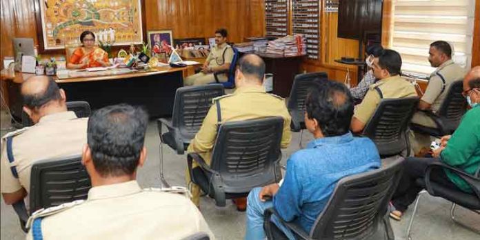 സമാധാന കമ്മിറ്റികള് ജനപങ്കാളിത്തത്തോടെ പ്രാദേശികമായി സജീവമാക്കണം : ജില്ലാ കളക്ടര് സമാധാന കമ്മിറ്റികള് ജനപങ്കാളിത്തത്തോടെ പ്രാദേശികമായി സജീവമാക്കണം : ജില്ലാ കളക്ടര്