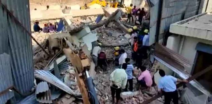 ഹരിയാനയില് കെട്ടിടം തകർന്ന് വീണ് രണ്ട് പേർ മരിച്ചു ; രണ്ട് പേര്ക്ക് പരിക്ക് ഹരിയാനയില് കെട്ടിടം തകർന്ന് വീണ് രണ്ട് പേർ മരിച്ചു ; രണ്ട് പേര്ക്ക് പരിക്ക്