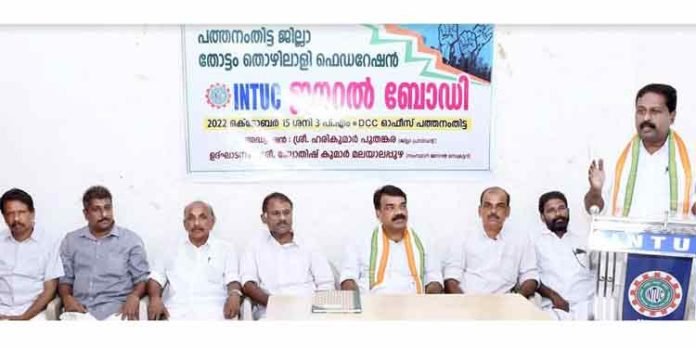 തോട്ടം തൊഴിലാളികളുടെ വേതനം വർദ്ധിപ്പിക്കണം : ഐ.എന്.ടി.യു.സി തോട്ടം തൊഴിലാളികളുടെ വേതനം വർദ്ധിപ്പിക്കണം : ഐ.എന്.ടി.യു.സി