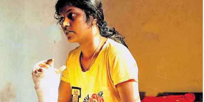 ആ വീട്ടിൽ കയറാന് പേടി ; ചോരയുടെ മണം ഇപ്പോഴും മാറിയിട്ടില്ല ; വിദ്യയുടെ വാക്കുകളില് ഭീതിയുടെ കനല് മാറാതെ ആ വീട്ടിൽ കയറാന് പേടി ; ചോരയുടെ മണം ഇപ്പോഴും മാറിയിട്ടില്ല ; വിദ്യയുടെ വാക്കുകളില് ഭീതിയുടെ കനല് മാറാതെ