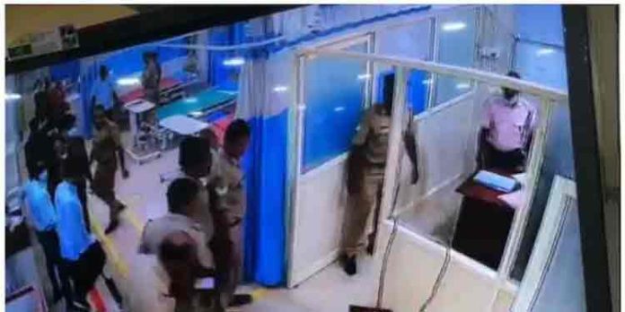 കണ്ണൂർ ജില്ലാ ആശുപത്രിയില് ഭീകരാന്തരീക്ഷം സൃഷ്ടിച്ച് കഞ്ചാവ് കേസ് പ്രതി കണ്ണൂർ ജില്ലാ ആശുപത്രിയില് ഭീകരാന്തരീക്ഷം സൃഷ്ടിച്ച് കഞ്ചാവ് കേസ് പ്രതി
