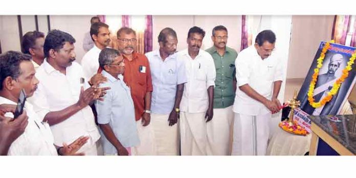 കാവാരികുളം കണ്ടൻകുമാരന് സ്മാരകം നിർമ്മിക്കണം ; കേരളാ സാംബവർ സൊസൈറ്റി കാവാരികുളം കണ്ടൻകുമാരന് സ്മാരകം നിർമ്മിക്കണം ; കേരളാ സാംബവർ സൊസൈറ്റി