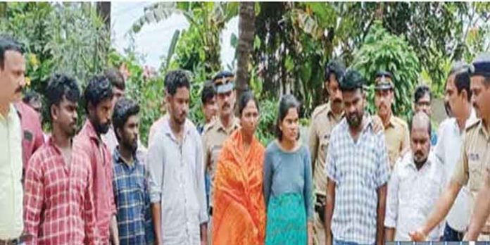 ഗൃഹനാഥനെ കെട്ടിയിട്ട് കവര്ച്ച നടത്തിയ സംഭവം : രണ്ടു പേര്കൂടി അറസ്റ്റിലായി ഗൃഹനാഥനെ കെട്ടിയിട്ട് കവര്ച്ച നടത്തിയ സംഭവം : രണ്ടു പേര്കൂടി അറസ്റ്റിലായി