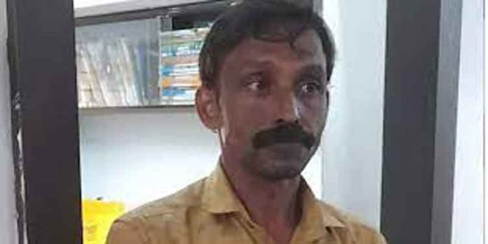 ഇലന്തൂര് നരബലിക്കേസ് : മുഖ്യ പ്രതി ഷാഫിയുടെ ഗാന്ധിനഗറിലുള്ള വീട്ടില് പോലീസ് പരിശോധന ഇലന്തൂര് നരബലിക്കേസ് : മുഖ്യ പ്രതി ഷാഫിയുടെ ഗാന്ധിനഗറിലുള്ള വീട്ടില് പോലീസ് പരിശോധന