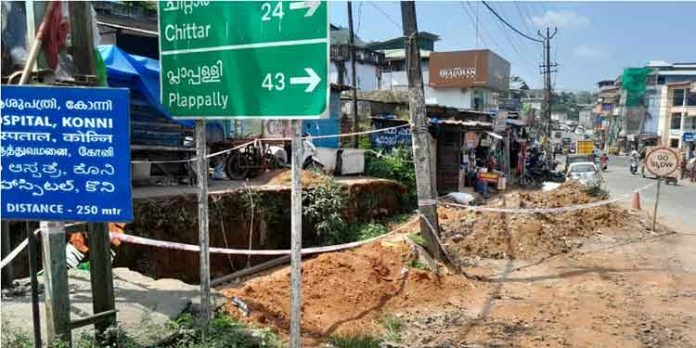 കോന്നിയില് റോഡ് പണി തടസ്സപ്പെട്ടു ; പഞ്ചായത്തിന്റെ സ്ഥലത്ത് ഓട പണിയാന് അനുവദിക്കില്ല കോന്നിയില് റോഡ് പണി തടസ്സപ്പെട്ടു ; പഞ്ചായത്തിന്റെ സ്ഥലത്ത് ഓട പണിയാന് അനുവദിക്കില്ല