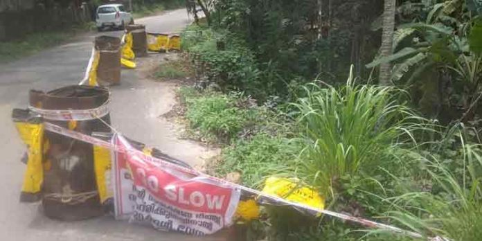 കൊല്ലൻപടി അതിരുങ്കൽ റോഡിന്റെ സംരക്ഷണ ഭിത്തി അപകട ഭീഷണിയില് കൊല്ലൻപടി അതിരുങ്കൽ റോഡിന്റെ സംരക്ഷണ ഭിത്തി അപകട ഭീഷണിയില്