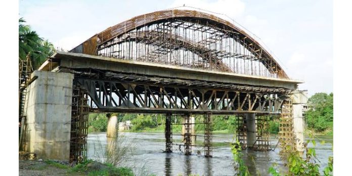 കോഴഞ്ചേരി പാലത്തിന്റെ നിർമ്മാണം പുനരാരംഭിക്കുന്നു കോഴഞ്ചേരി പാലത്തിന്റെ നിർമ്മാണം പുനരാരംഭിക്കുന്നു