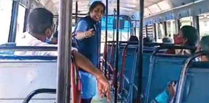 കെ.എസ്.ആര്.ടി.സി ബസില്നിന്നു യാത്രക്കാരെ ഇറക്കിവിട്ട സംഭവം : നടപടി എടുക്കാതെ അധികൃതര് കെ.എസ്.ആര്.ടി.സി ബസില്നിന്നു യാത്രക്കാരെ ഇറക്കിവിട്ട സംഭവം : നടപടി എടുക്കാതെ അധികൃതര്