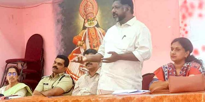 ലഹരി വിരുദ്ധ കാമ്പയിന് : നവംബര് ഒന്നിന് അടൂരില് മനുഷ്യ ശൃംഖല ലഹരി വിരുദ്ധ കാമ്പയിന് : നവംബര് ഒന്നിന് അടൂരില് മനുഷ്യ ശൃംഖല