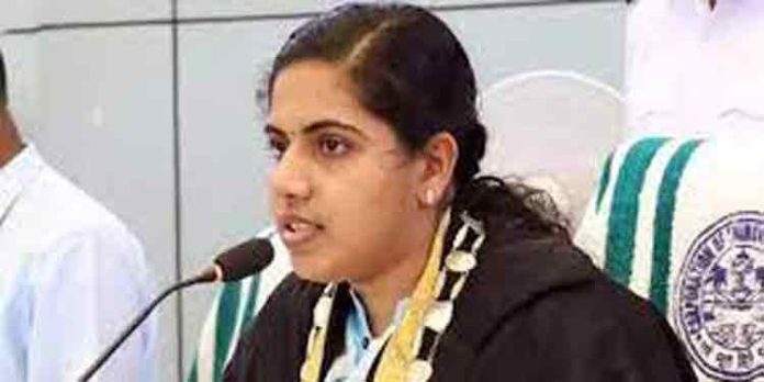 വിഷ്ണുപ്രിയയുടെ കൊലപാതകത്തില് പ്രതികരിച്ച് തിരുവനന്തപുരം മേയര് ആര്യ രാജേന്ദ്രന് വിഷ്ണുപ്രിയയുടെ കൊലപാതകത്തില് പ്രതികരിച്ച് തിരുവനന്തപുരം മേയര് ആര്യ രാജേന്ദ്രന്