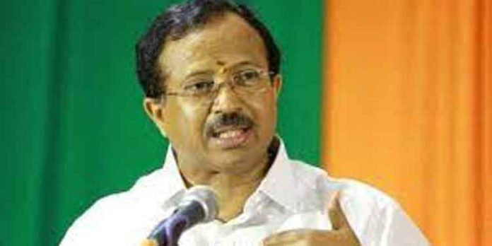 ഇഷ്ടക്കാരെ ചട്ടം ലംഘിച്ച് തിരുകികയറ്റാനാണ് മുഖ്യമന്ത്രിയും കൂട്ടരും ശ്രമിക്കുന്നത് : കേന്ദ്രവിദേശകാര്യ സഹമന്ത്രി വി.മുരളീധരന് ഇഷ്ടക്കാരെ ചട്ടം ലംഘിച്ച് തിരുകികയറ്റാനാണ് മുഖ്യമന്ത്രിയും കൂട്ടരും ശ്രമിക്കുന്നത് : കേന്ദ്രവിദേശകാര്യ സഹമന്ത്രി വി.മുരളീധരന്