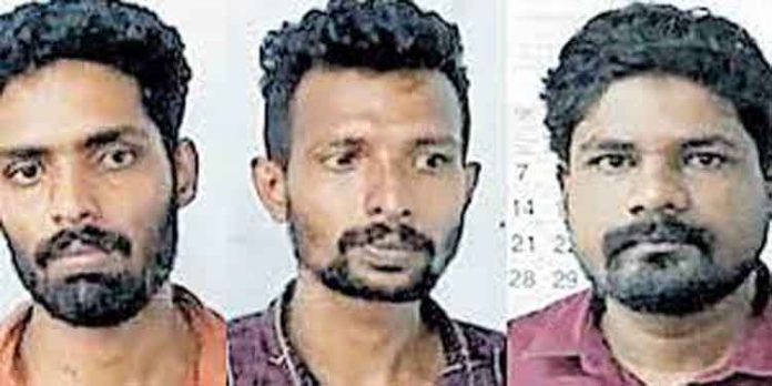 കാണാതായ യുവാവിനെ വീട്ടിനുള്ളിൽ കുഴിച്ചു മൂടിയ സംഭവം : 3 പേർ അറസ്റ്റിൽ കാണാതായ യുവാവിനെ വീട്ടിനുള്ളിൽ കുഴിച്ചു മൂടിയ സംഭവം : 3 പേർ അറസ്റ്റിൽ
