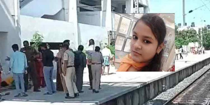 മകള് കൊല്ലപ്പെട്ട വാര്ത്തയറിഞ്ഞ് ഹൃദയാഘാതം ; പെണ്കുട്ടിയുടെ അച്ഛന് മരിച്ചു മകള് കൊല്ലപ്പെട്ട വാര്ത്തയറിഞ്ഞ് ഹൃദയാഘാതം ; പെണ്കുട്ടിയുടെ അച്ഛന് മരിച്ചു