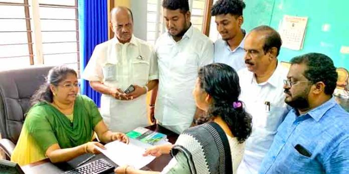യു.ഡി.എഫിന്റെ അവിശ്വാസത്തെ ഭയന്നു ; റാന്നി ഗ്രാമപഞ്ചായത്ത് പ്രസിഡന്റ് ശോഭാ ചാർളി രാജി വെച്ചു യു.ഡി.എഫിന്റെ അവിശ്വാസത്തെ ഭയന്നു ; റാന്നി ഗ്രാമപഞ്ചായത്ത് പ്രസിഡന്റ് ശോഭാ ചാർളി രാജി വെച്ചു